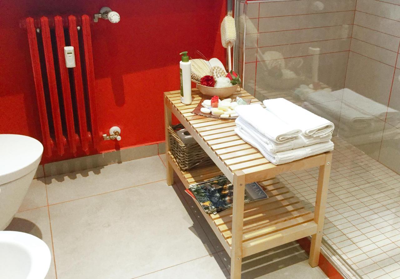 Appartamento Rosso A Milano, Tranquillo, Vicino Allo Ieo